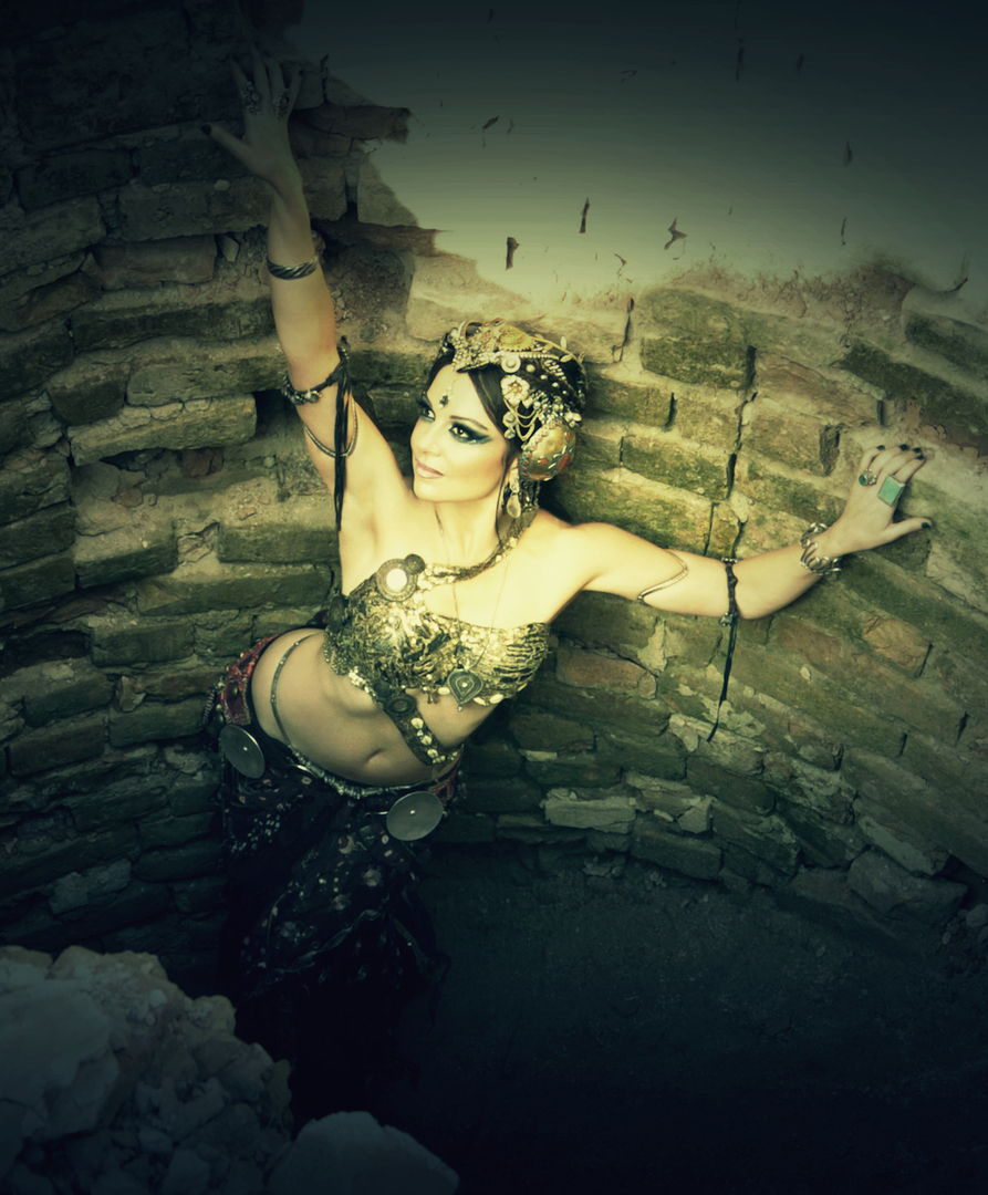 Moria Chappell Tribal Fusion Bellydance Superstar - Stage Make-up